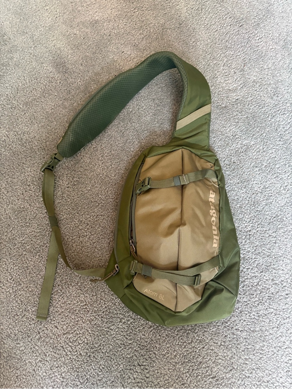 NWOT Patagonia Discontinued Moss Green Sling Bag